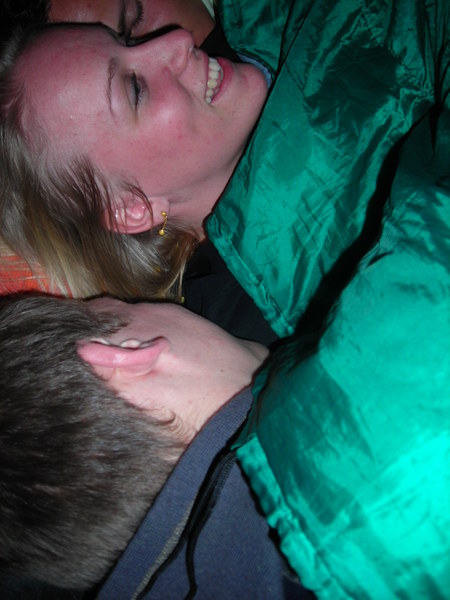 Met z'n allen knus op de bank