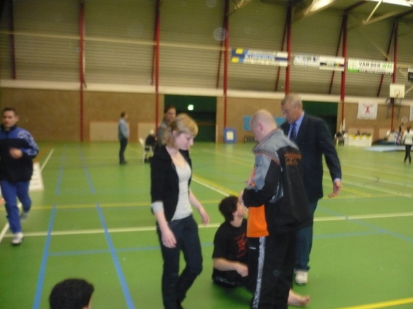 Achter de oranje lijn blijven