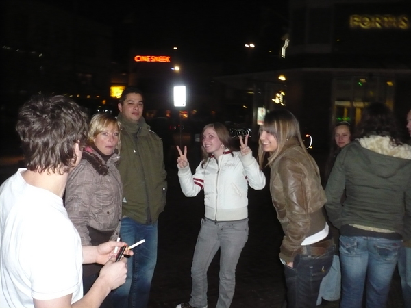 De eerste groep mensen gaan alweer terug naar het huisje