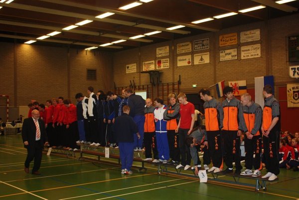 Heren A 3e op Pegasus, keurig strak naast elkaar