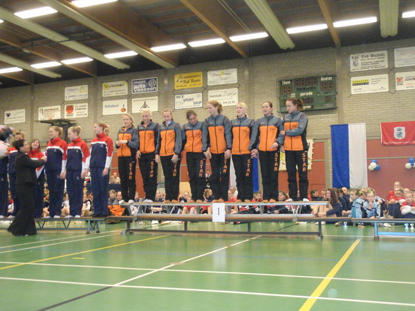 Dames A eerste op Tumbling