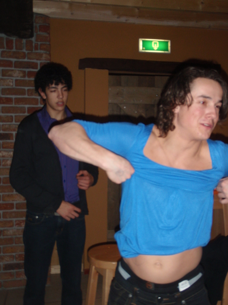 Dennis heeft een buik