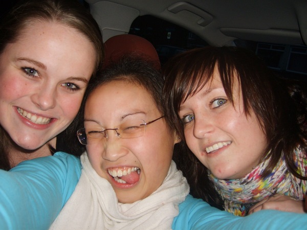 Even lief lachen naar de camera