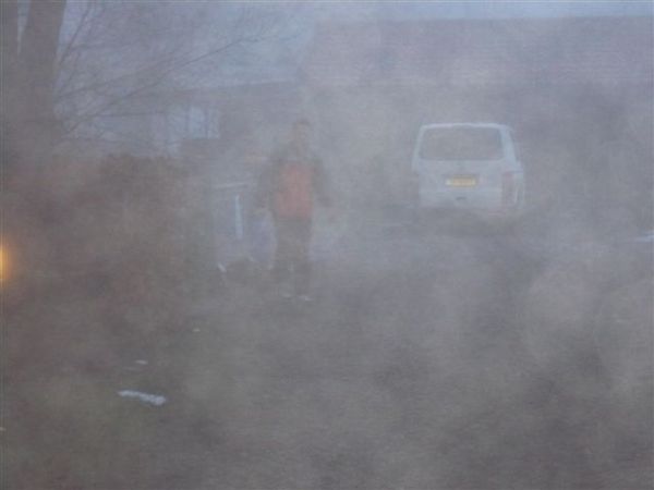 Wie komt daar door de mist?