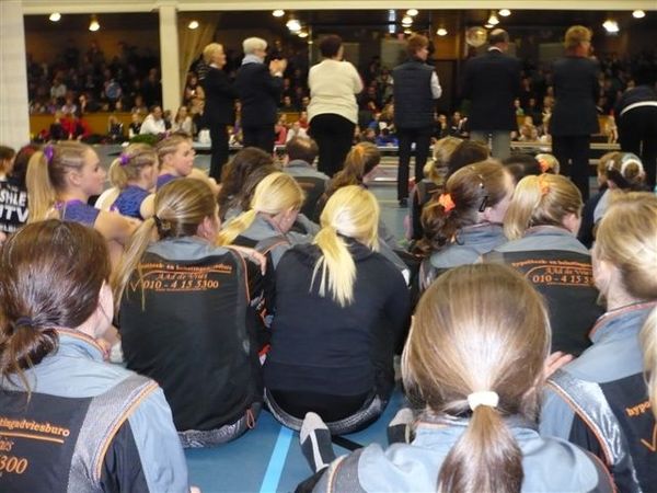 De jury krijgt een applaus