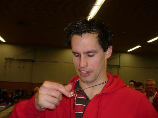 Bert is blij met z'n medaille