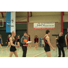 Meester Dennis leest de sprongen voor