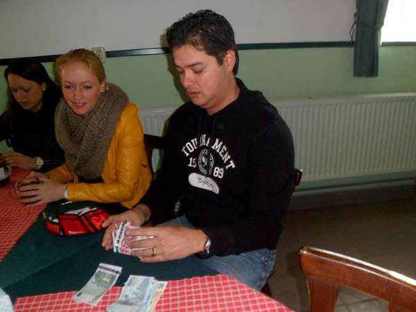 Meester Iwan telt het geld