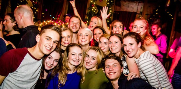 Iedereen heeft dezelfde lippenstift gebruikt
