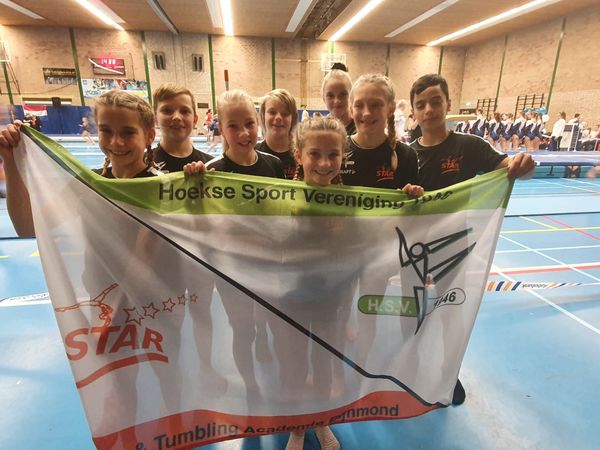 Mix Jeugd met de nieuwe S.T.A.R.-H.S.V.-vlag