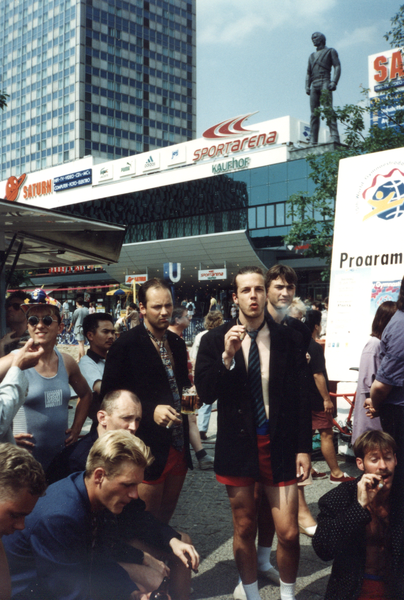 Demo op de Alexanderplatz 's middags (met Michael Jackson!)
