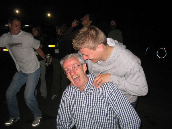 Dickie masseert iets te hard