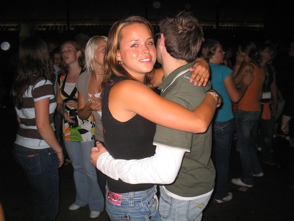 Nigel krijgt een hug