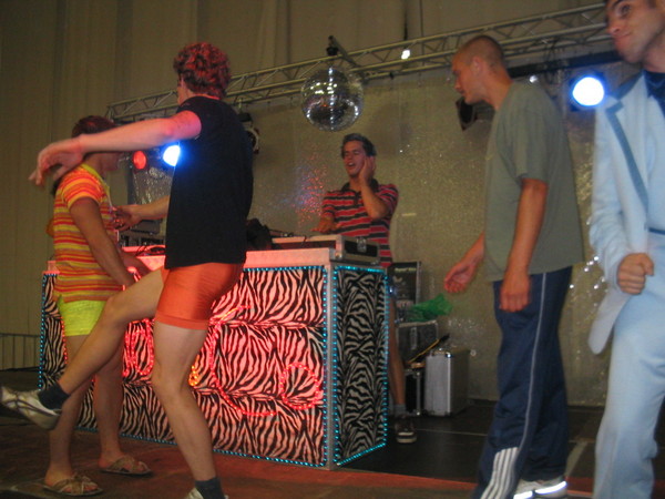 Bert is al een echte DJ