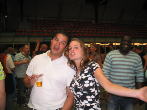 Iwan en Mayke zingen een lied