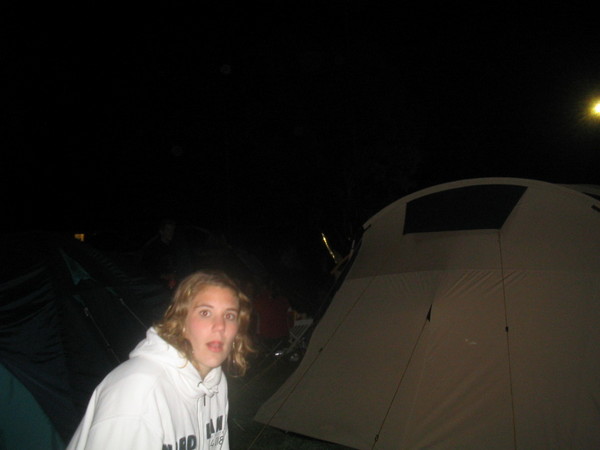 José bewaakt de tent