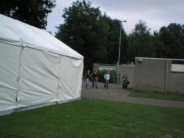 En wie komen daar om het hoekje heen?