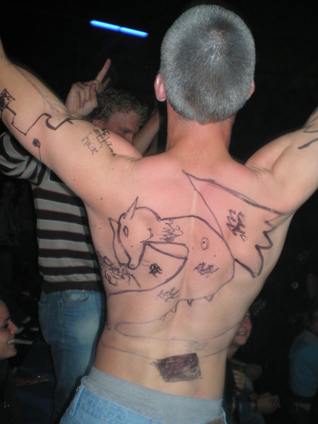 Boy is van achteren ook mooi versierd
