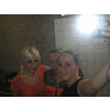Cheryl kijkt netjes naar de camera