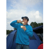 Dennis neemt ook een grote hap