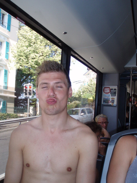 Dickie in de bus