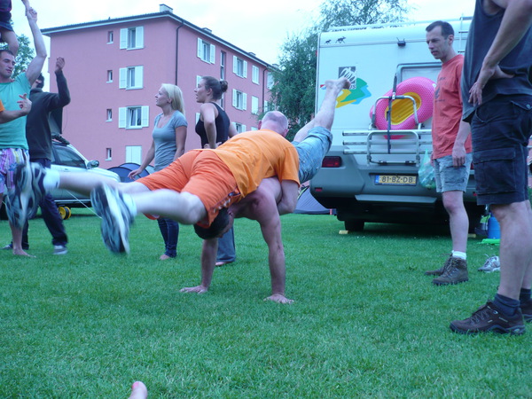 Paul en Marcel doen ook een acro-kunstje