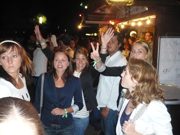 Ook met een gipshand kan je zwaaien