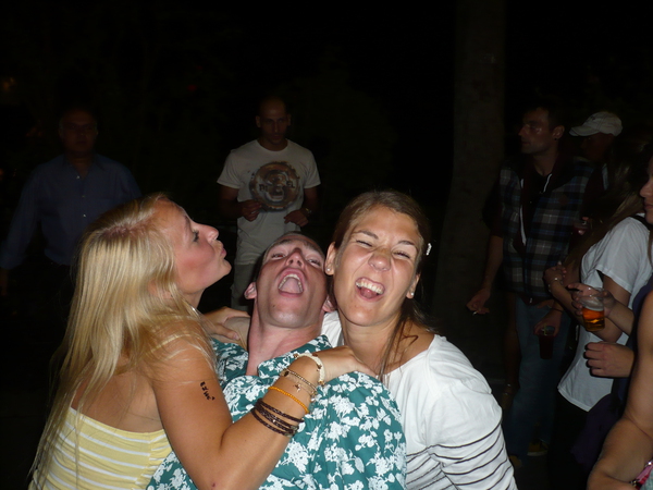 Boy wordt gesandwiched