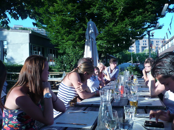 (Wachten op) Eten in het zonnetje