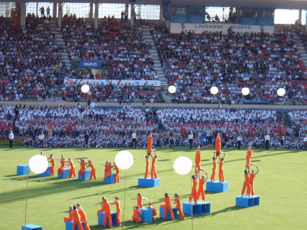 Acro in het oranje