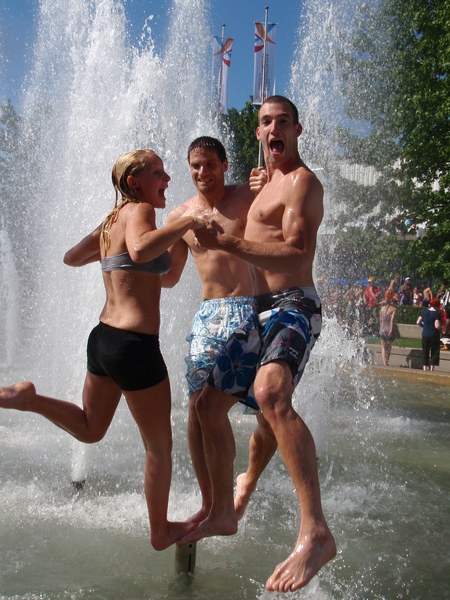 Met drie man op een paaltje past precies