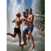 Met drie man op een paaltje past precies