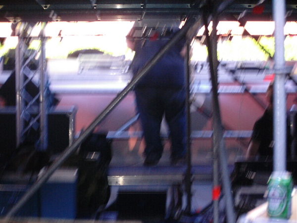 De DJ heeft zware botten