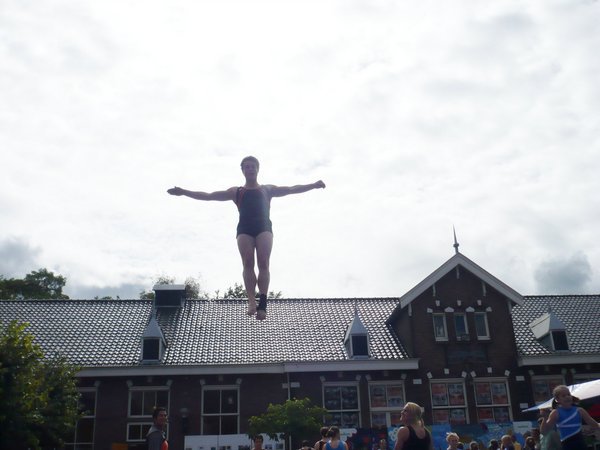 Dennis doet Yuri na, maar dan zonder ringen