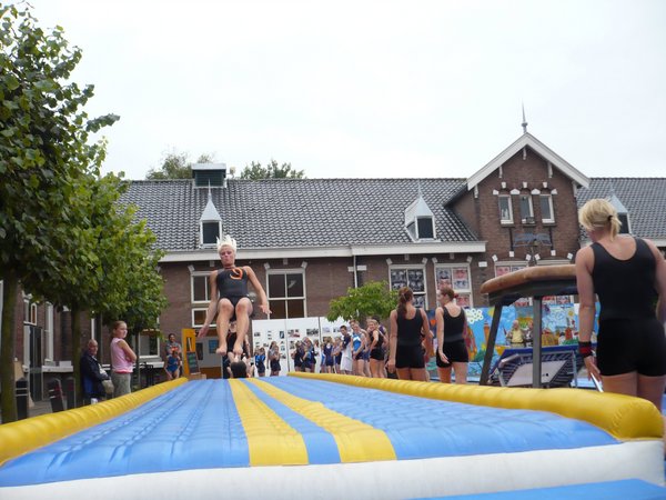 Cheryl d'r haar staat rechtop
