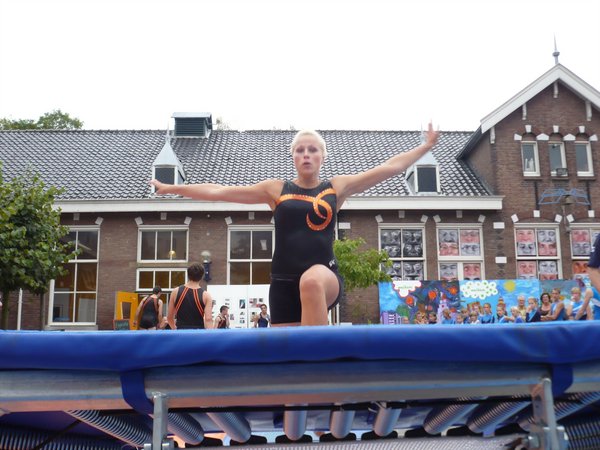 Cheryl maakt zich zo breed mogelijk