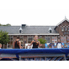 José wil haar tanden niet laten zien