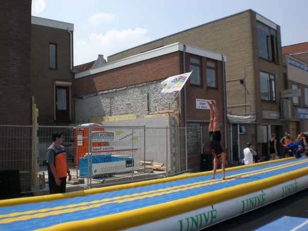 Tijdens een flikflak sta je even in handstand