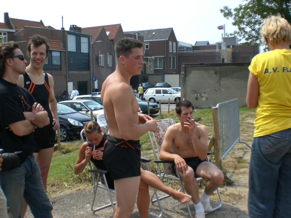 Soms is het best lastig om een peuk aan te steken