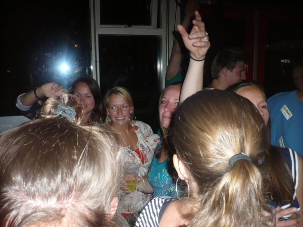 Chantal doet haar lenzen uit