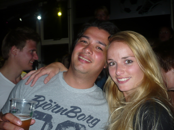 Iwan staat nog hetzelfde als zes foto's geleden