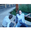 Bart en Maurice vonden het water te koud maar genieten van het zonnetje