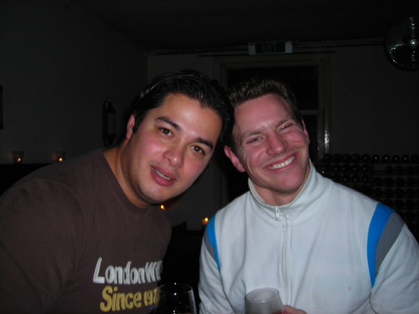 Meester Iwan en Guido doen een wedstrijdje 'wie heeft de grootste smile'