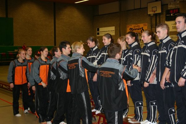 De mix feliciteert hun tegenstanders