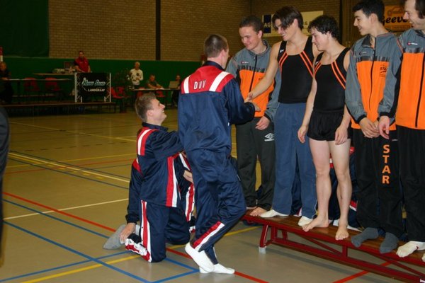 Dickie en DVV op de knieën voor onze heren