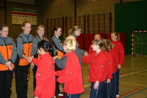 Olga geeft geen hand
