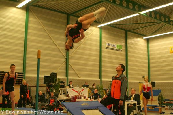 Erik-Jan doet zijn lievelingssprong: hurk half