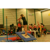 Kirstin springt terwijl er iemand heel mooi aangroet