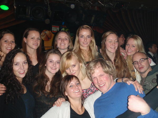 De hele stapclub bij elkaar (minus Bart)