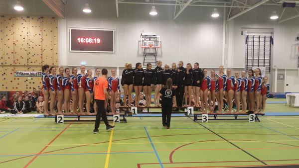 S.T.A.R.-dames en een heleboel KEV-dames